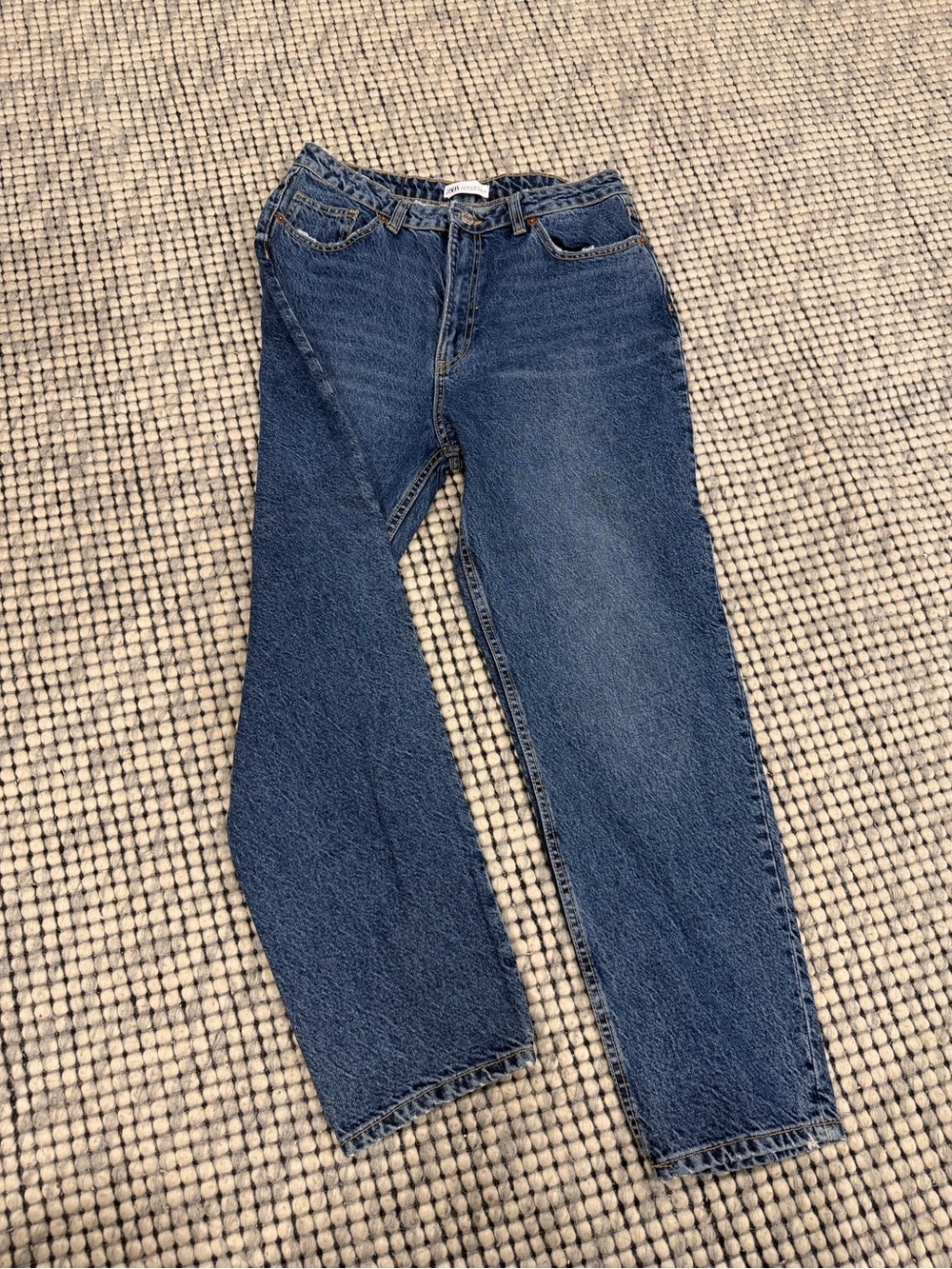 Zara Mom Fit Jeans | Medium Wash High-Rise Denim | US 10